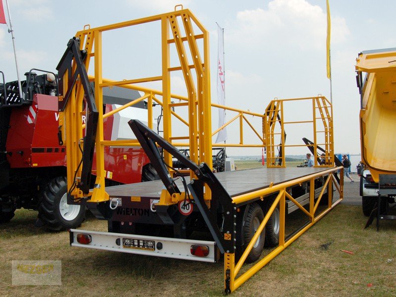 Ballensammelwagen des Typs WIELTON Ballenwagen mit hydraulischer Seitenwand - Ballenanhänger, Neumaschine in Ditzingen (Bild 3)