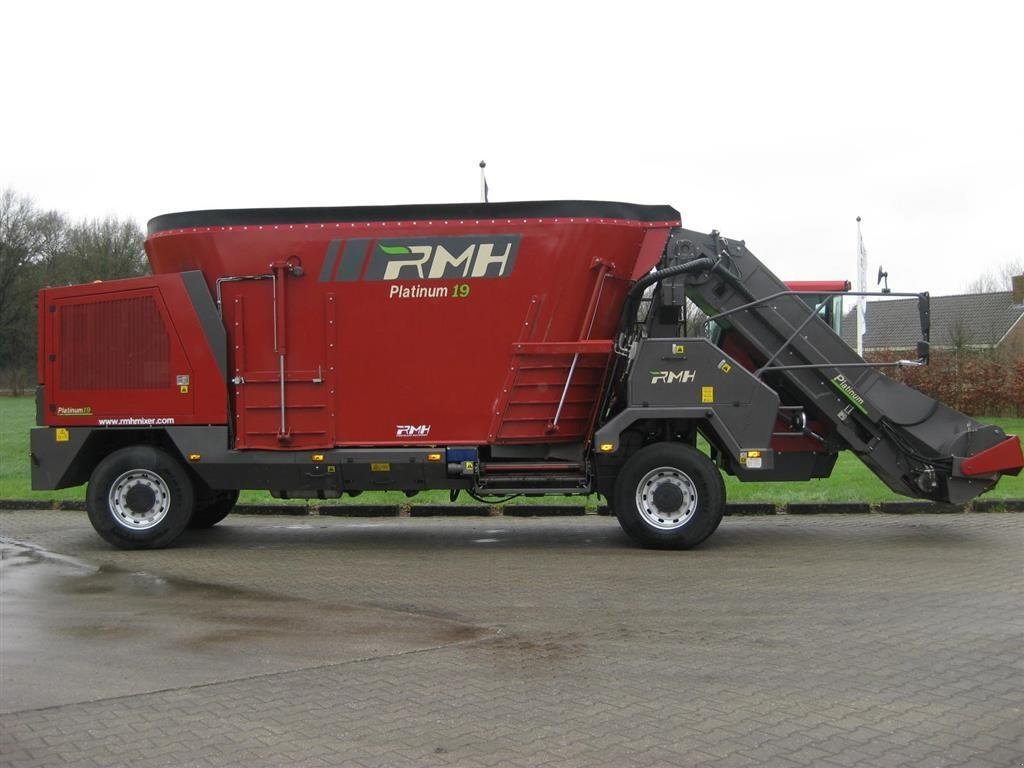 Futterverteilwagen des Typs RMH Platinum 19 Kontakt Tom Hollænder 20301365, Gebrauchtmaschine in Gram (Bild 5)