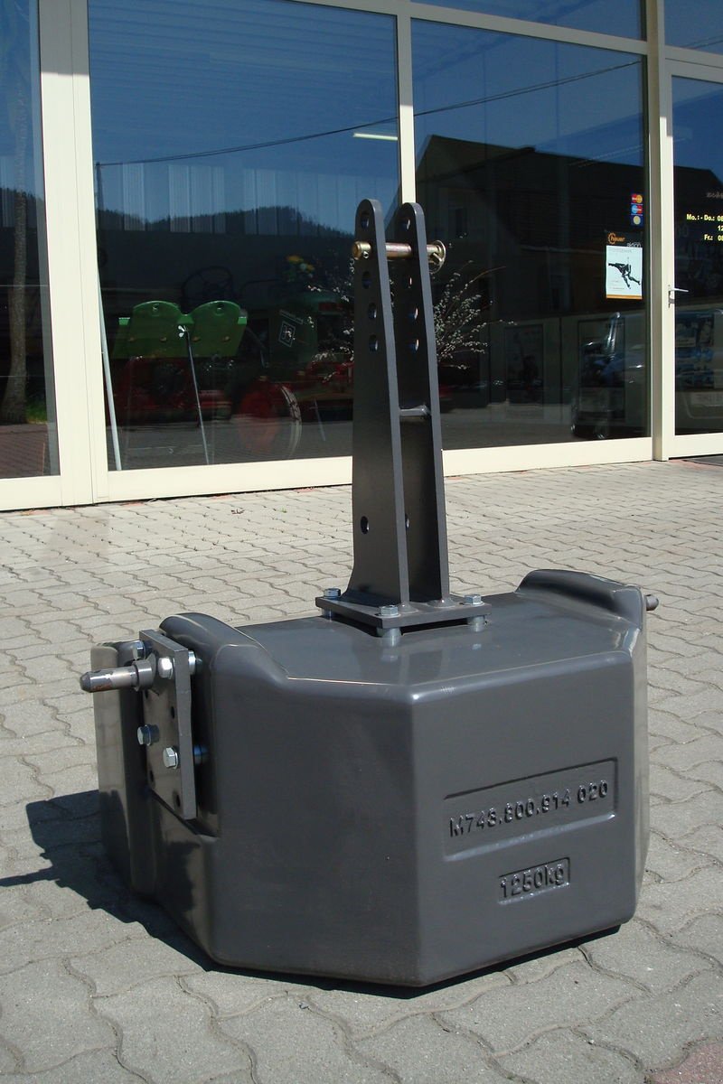 Frontgewicht des Typs Fendt 1250kg, Neumaschine in Judenburg (Bild 2)