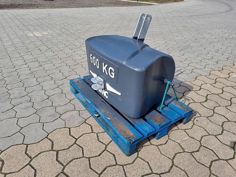 Frontgewicht des Typs GMC Frontgewichte von 400-1.200kg, Neumaschine in Stemwede (Bild 1)