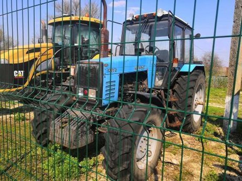 Oldtimer-Traktor des Typs Belarus Беларус-1221.2, Neumaschine in Ворожба (Bild 1)