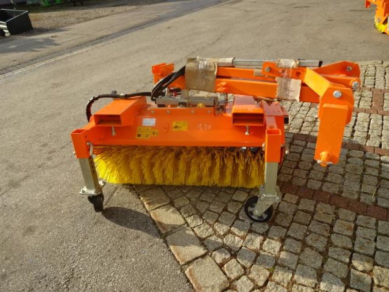 Kehrmaschine des Typs Sonstige 1,2 Meter Kehrmaschine - Dreipunkt- Gabelanbau- auch mit Seitenbesen möglich, Neumaschine in Neureichenau (Bild 1)