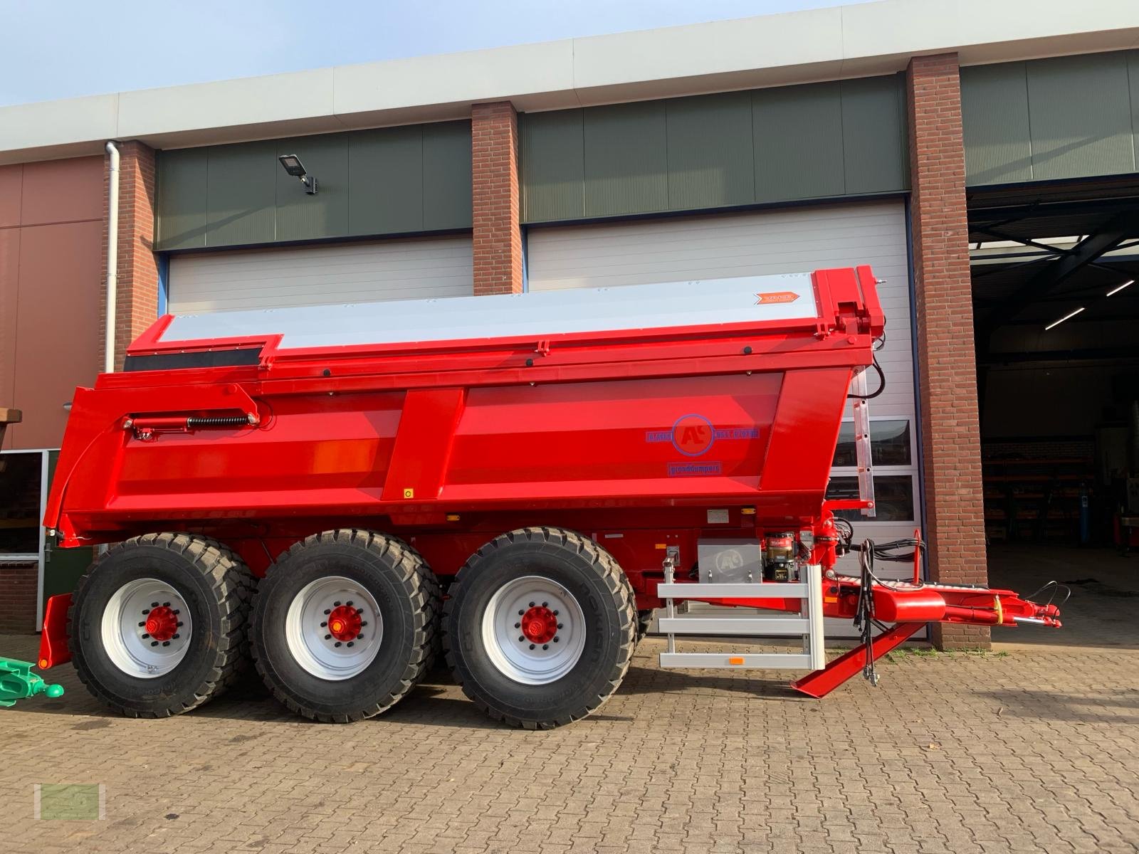 Muldenkipper des Typs Alasco PH 3000, Neumaschine in Reutum (Bild 7)