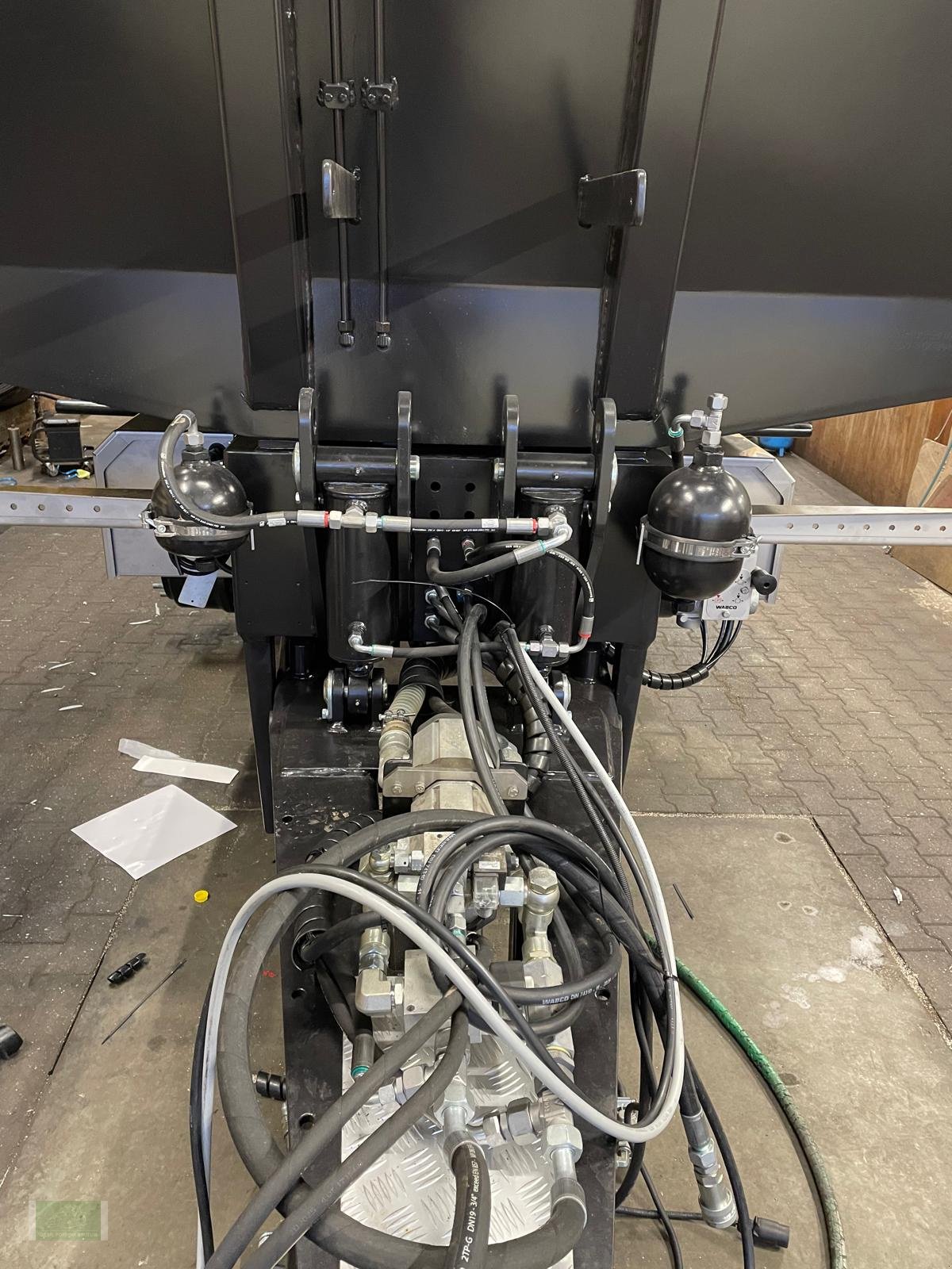 Kipper des Typs Alasco Sand- & Kieskipper Tridemkipper PH3500, Neumaschine in Reutum (Bild 24)