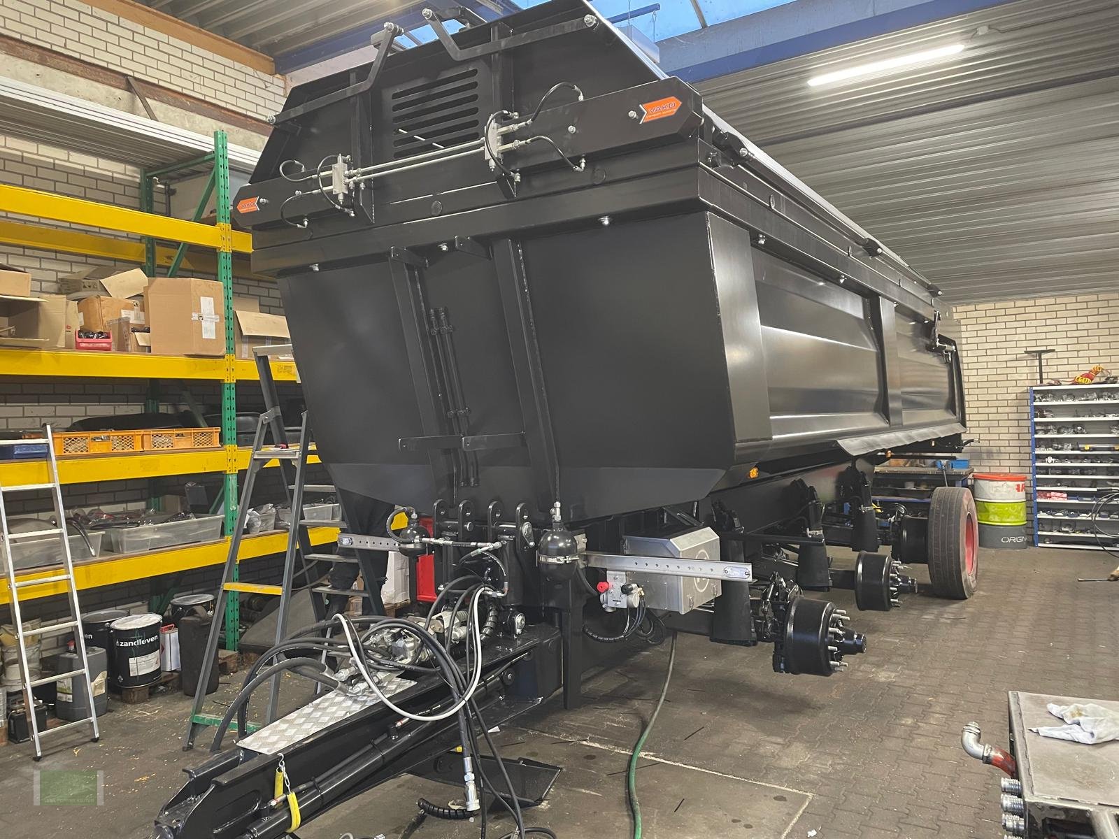 Kipper des Typs Alasco Sand- & Kieskipper Tridemkipper PH3500, Neumaschine in Reutum (Bild 25)