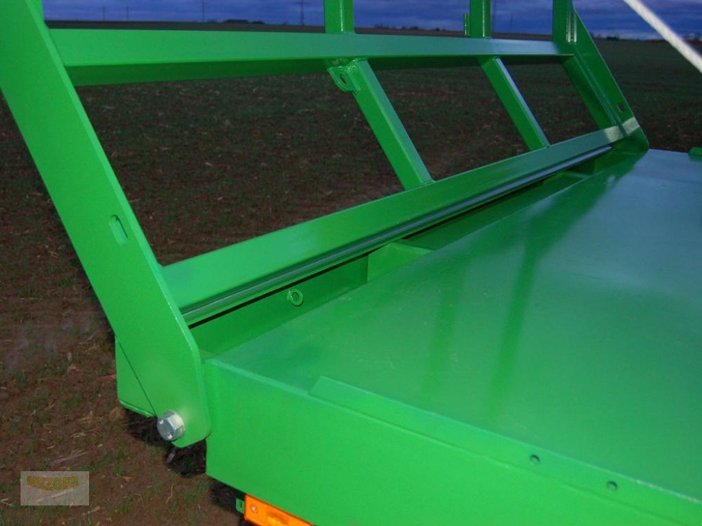 Ballensammelwagen des Typs PRONAR T022 (Auflaufbremse), Neumaschine in Ditzingen (Bild 3)