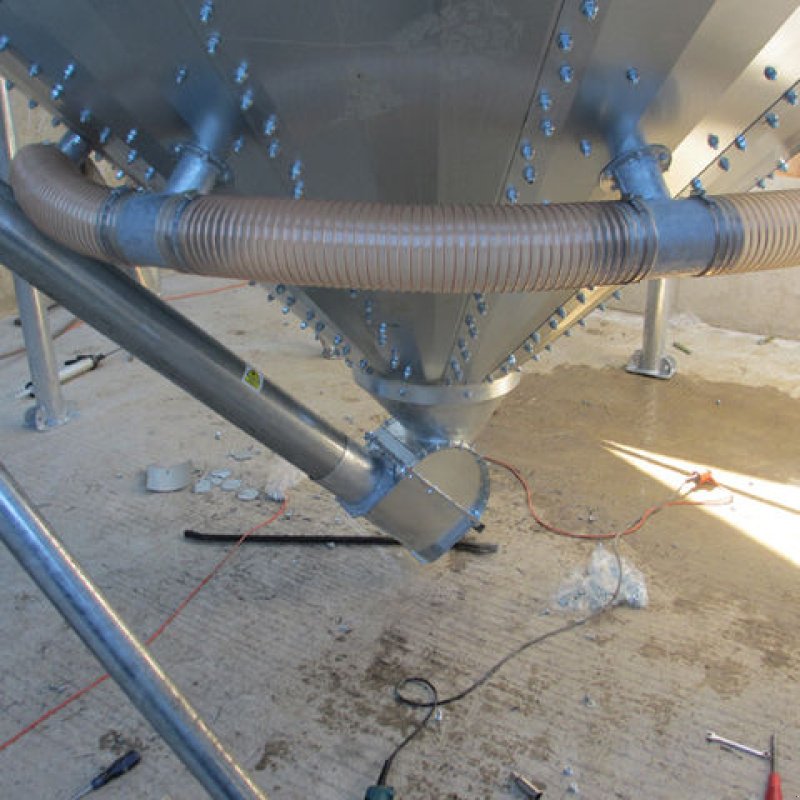 Silo des Typs Conpexim Silo Trichtersilo 109,4 t / 5,53 m DM, Neumaschine in Apetlon (Bild 3)