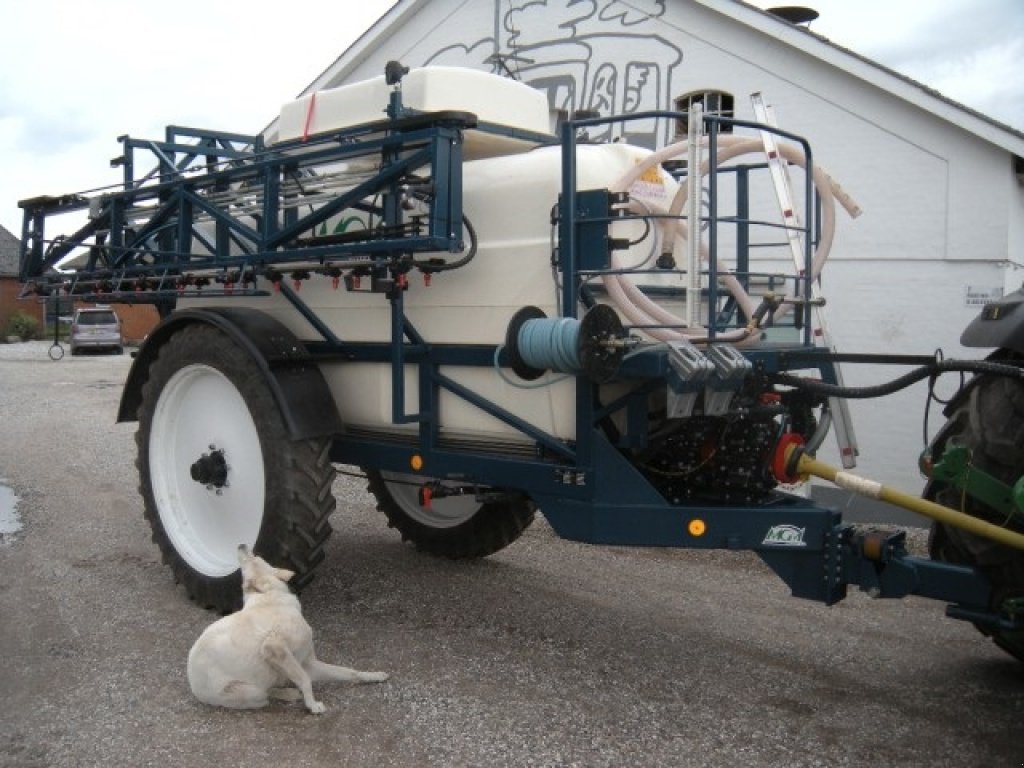 Anhängespritze des Typs MGM 5600L-28m, Gebrauchtmaschine in Dronninglund (Bild 1)