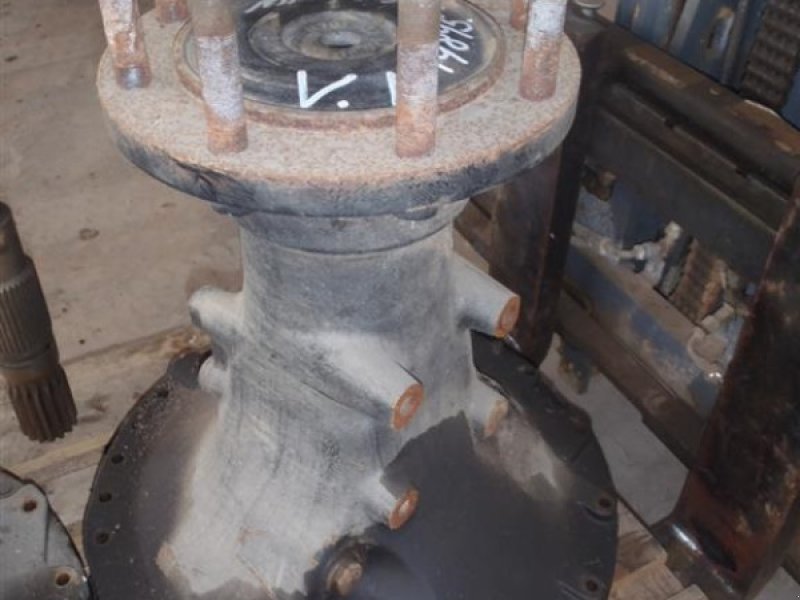 Sonstiges Traktorzubehör des Typs Massey Ferguson 7495 Bagaksel V / Rear axle L, Gebrauchtmaschine in Viborg (Bild 1)