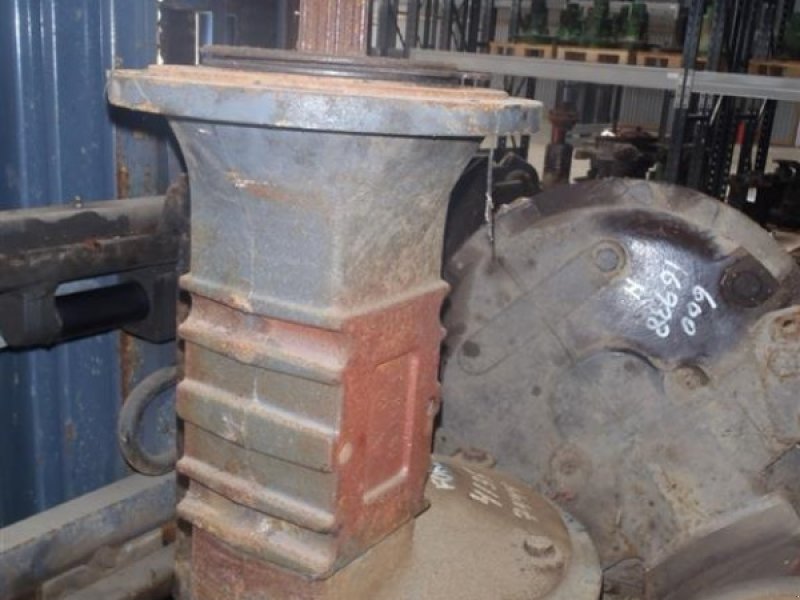 Sonstiges Traktorzubehör des Typs New Holland 4135 bagaksel V / Rear axle L, Gebrauchtmaschine in Viborg (Bild 1)