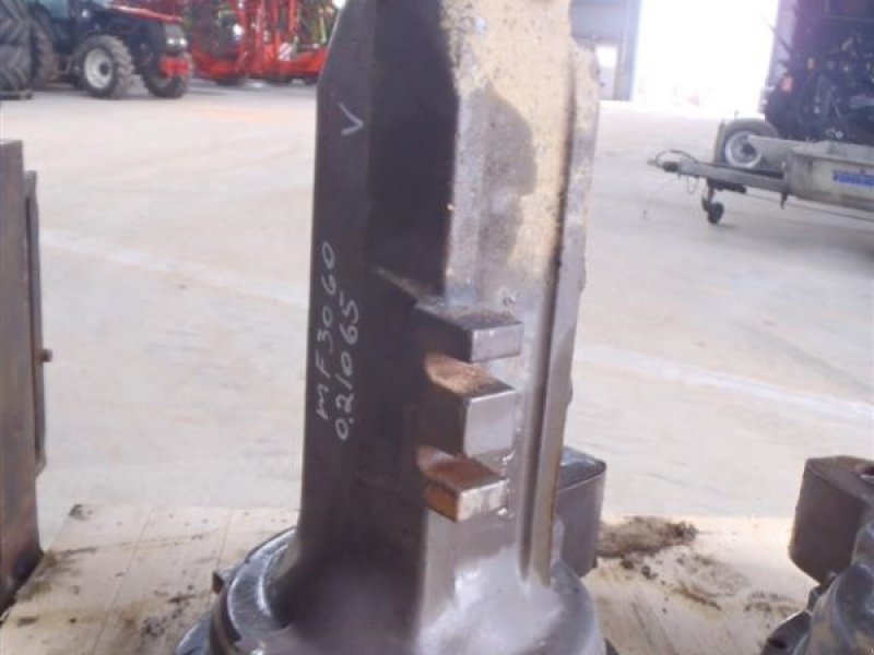 Sonstiges Traktorzubehör des Typs Massey Ferguson 3060 Bagaksel V / Rear axle L, Gebrauchtmaschine in Viborg (Bild 1)