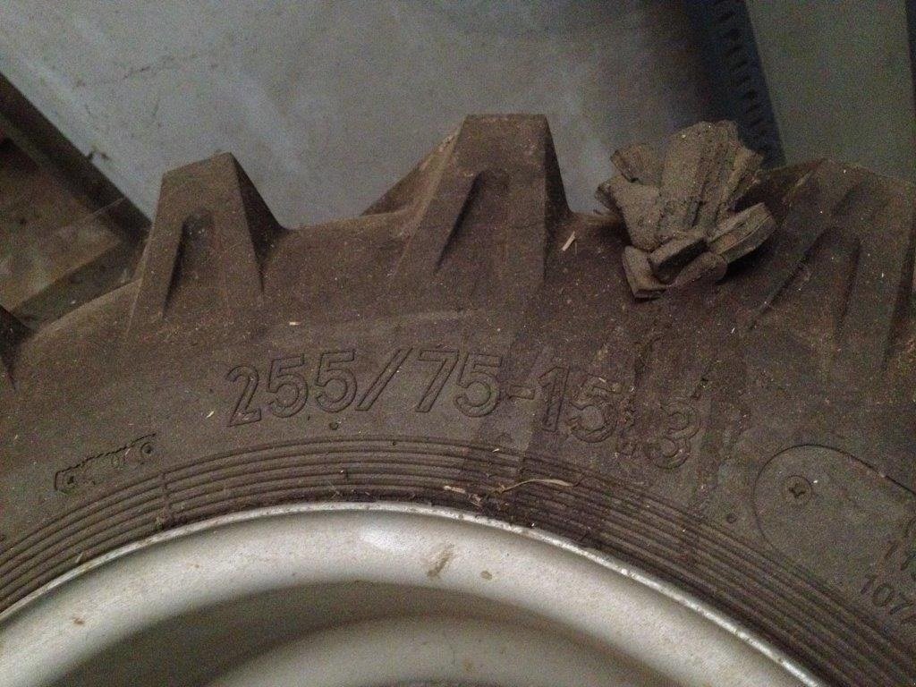 Rad des Typs Starco 255/75-15,3 4 stk. det ene er skadet se billede, Gebrauchtmaschine in Tinglev (Bild 2)