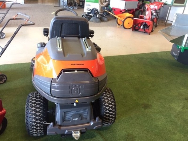Rasentraktor des Typs Husqvarna Husqvarna R 420TsX AWD, Gebrauchtmaschine in Vejle (Bild 3)