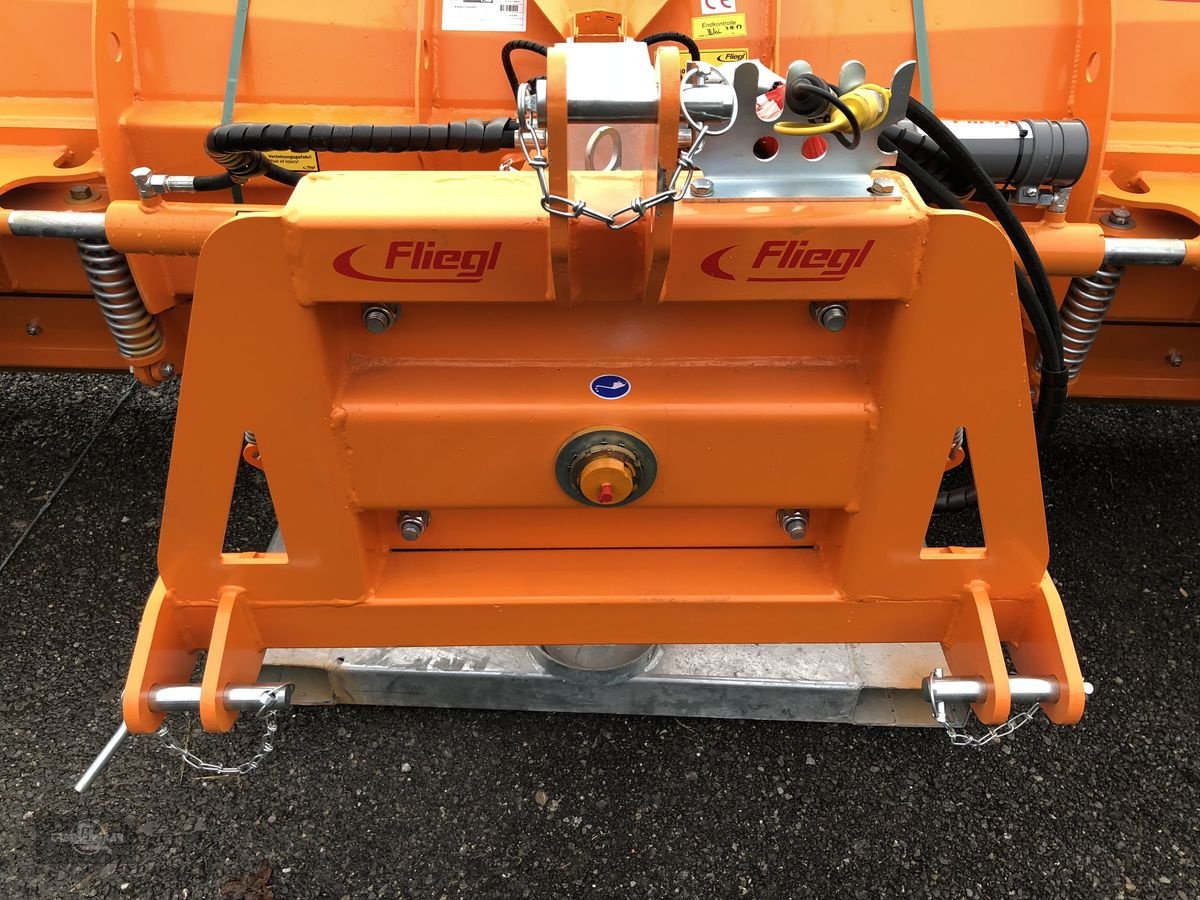Schneepflug des Typs Fliegl Mammut Duplex 270, verzinkt und lackiert, Neumaschine in Rankweil (Bild 3)