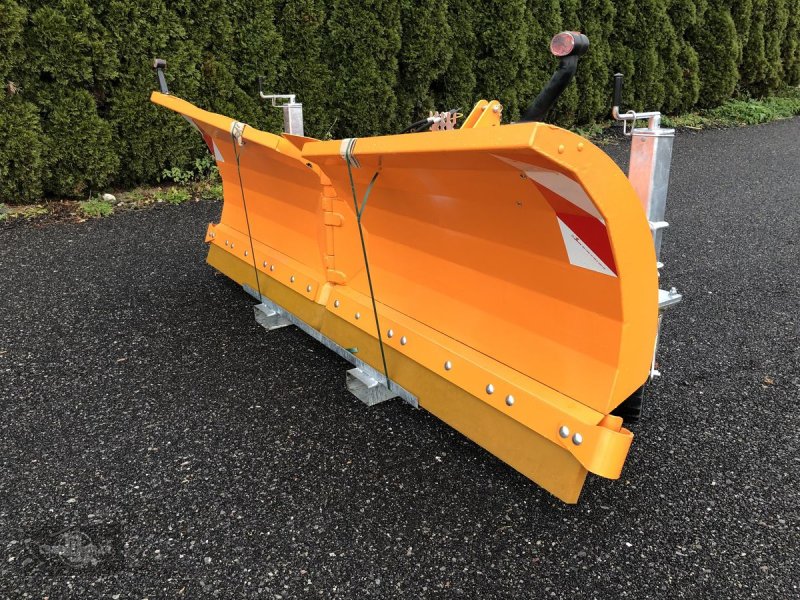 Schneepflug des Typs Fliegl Mammut Duplex 270, verzinkt und lackiert, Neumaschine in Rankweil (Bild 1)