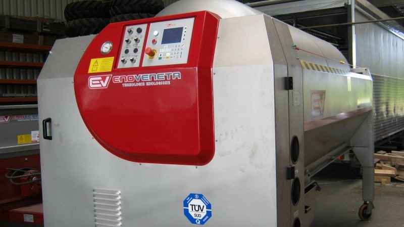 Traubenpresse des Typs Enoveneta PPC 9-45hl Tankpresse, Neumaschine in Gerasdorf (Bild 1)