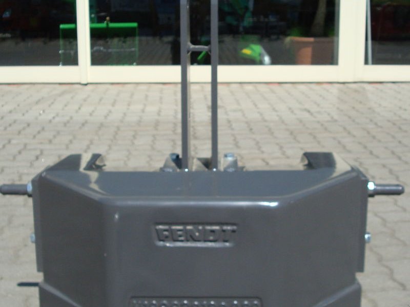 Frontgewicht des Typs Fendt 870 kg, Neumaschine in Judenburg (Bild 1)