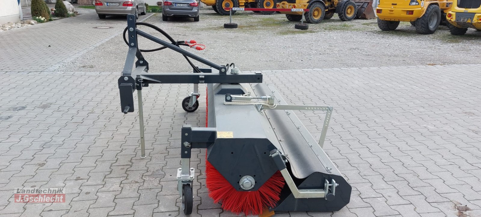 Anbaukehrmaschine des Typs Saphir FKM 231, Neumaschine in Mühldorf (Bild 5)