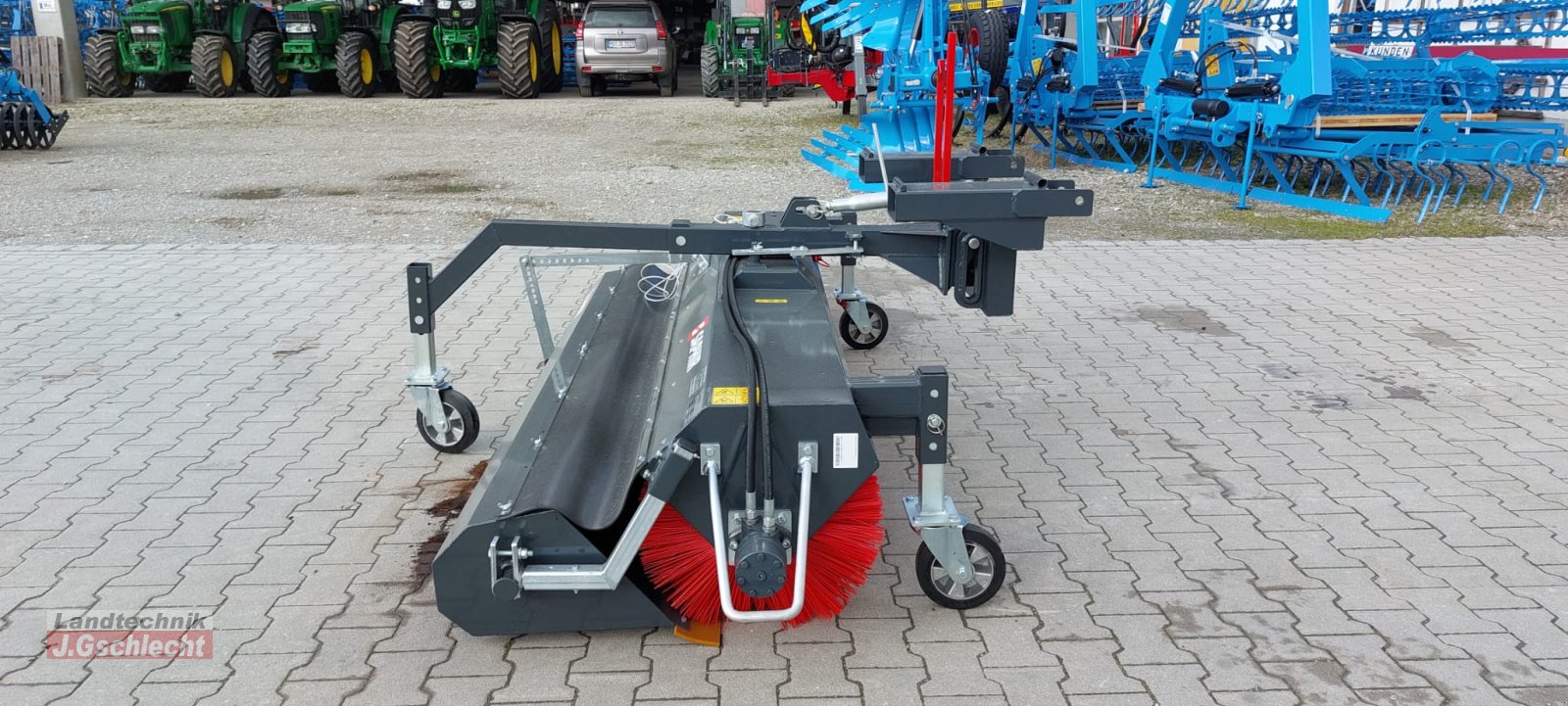 Anbaukehrmaschine des Typs Saphir FKM 231, Neumaschine in Mühldorf (Bild 7)