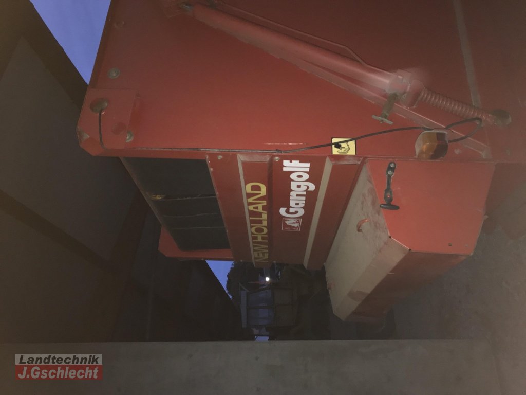 Rundballenpresse des Typs New Holland 640 B Bale Command, Gebrauchtmaschine in Mühldorf (Bild 4)