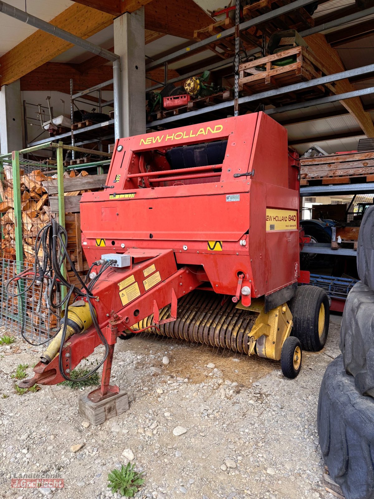 Rundballenpresse des Typs New Holland 640 B Bale Command, Gebrauchtmaschine in Mühldorf (Bild 1)