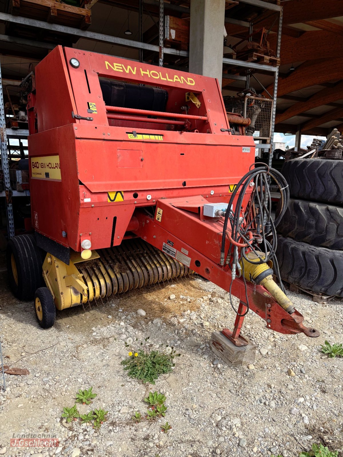 Rundballenpresse des Typs New Holland 640 B Bale Command, Gebrauchtmaschine in Mühldorf (Bild 2)