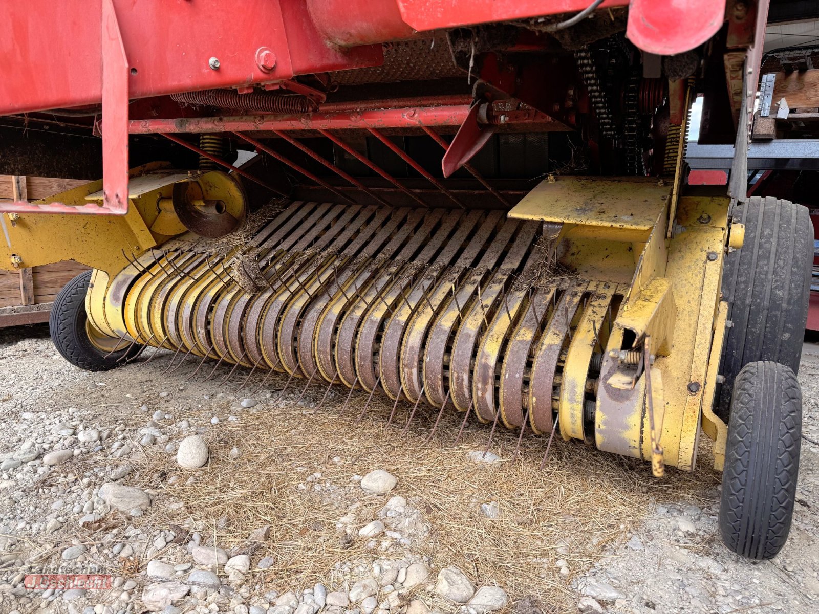 Rundballenpresse des Typs New Holland 640 B Bale Command, Gebrauchtmaschine in Mühldorf (Bild 9)