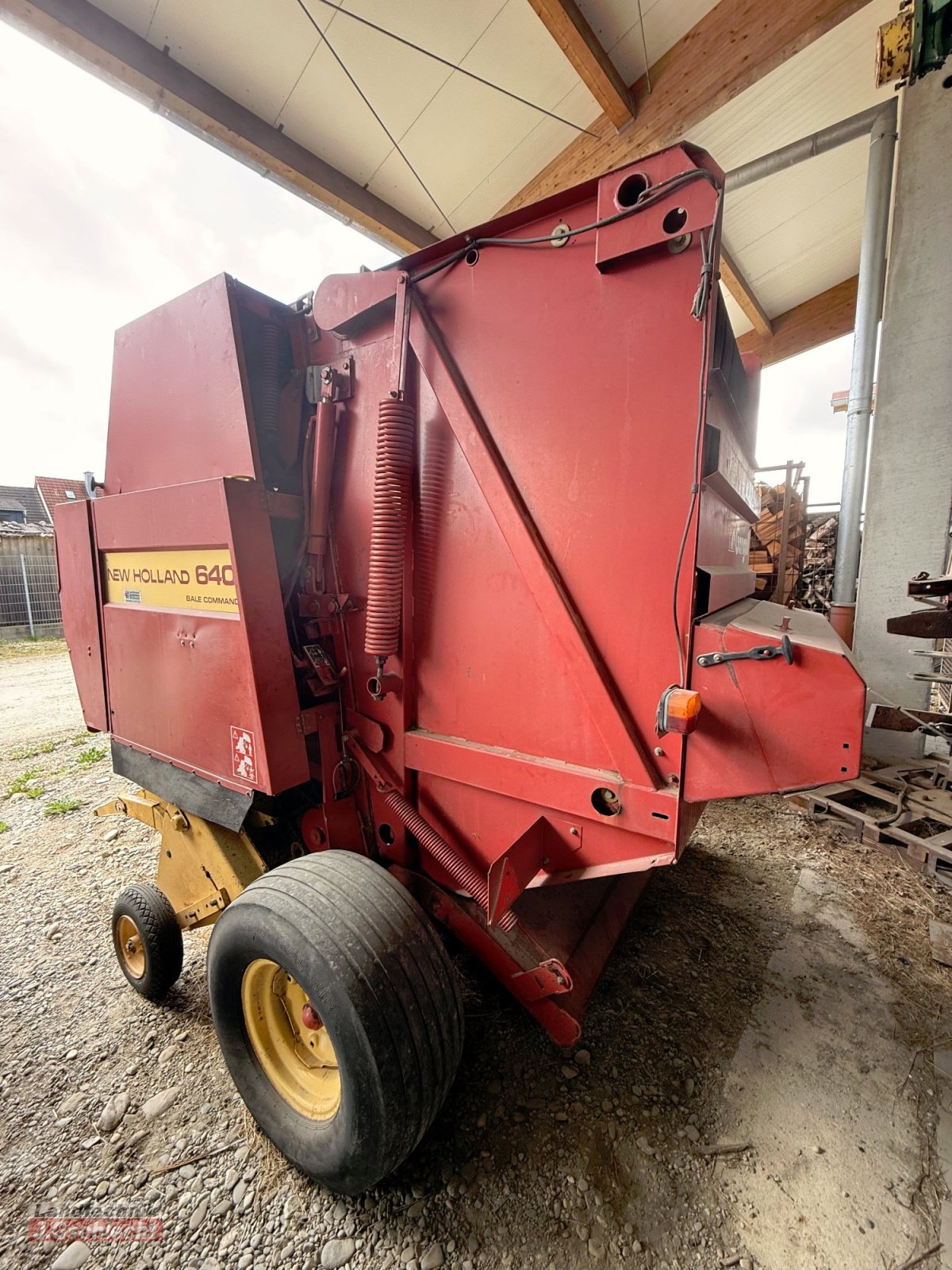 Rundballenpresse des Typs New Holland 640 B Bale Command, Gebrauchtmaschine in Mühldorf (Bild 11)