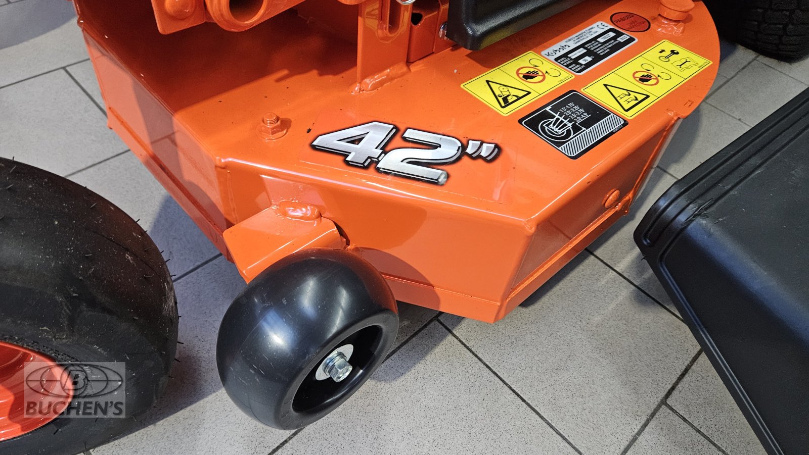 Sitzrasenmäher des Typs Kubota Z1-421, Neumaschine in Olpe (Bild 9)