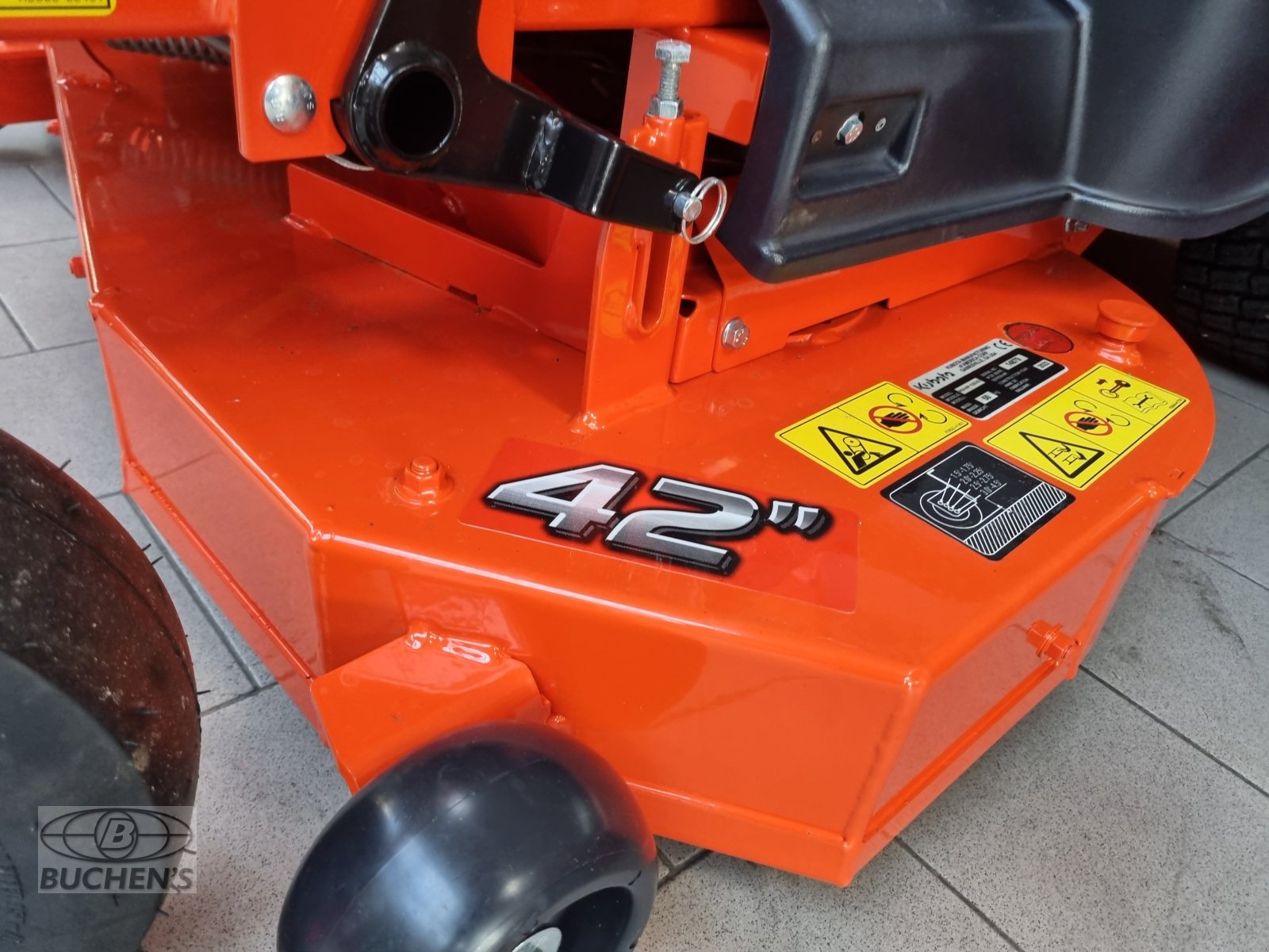 Sitzrasenmäher des Typs Kubota Z1-421, Neumaschine in Olpe (Bild 20)