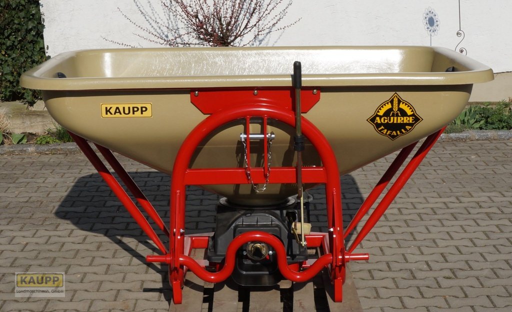 Düngerstreuer des Typs AGUIRRE P600 Pendeldüngerstreuer, Neumaschine in Schwindegg (Bild 1)