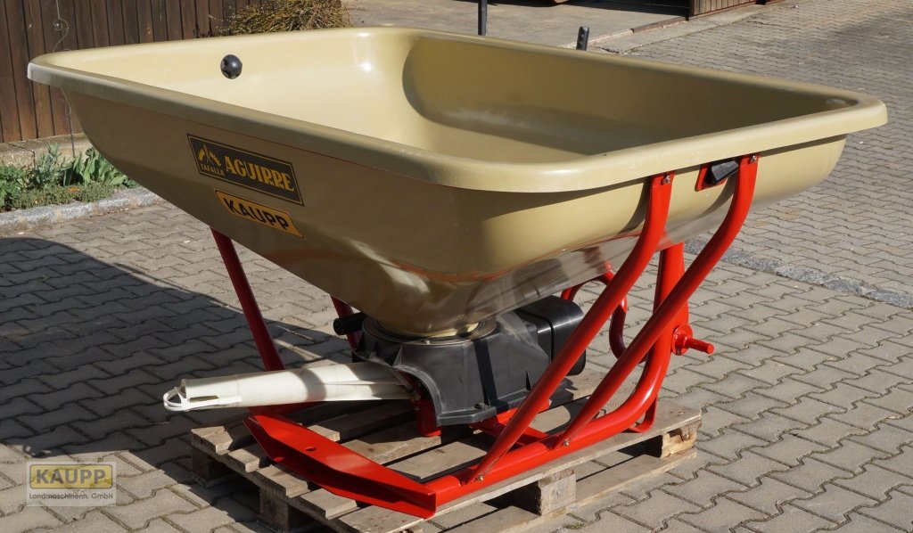 Düngerstreuer des Typs AGUIRRE P600 Pendeldüngerstreuer, Neumaschine in Schwindegg (Bild 2)