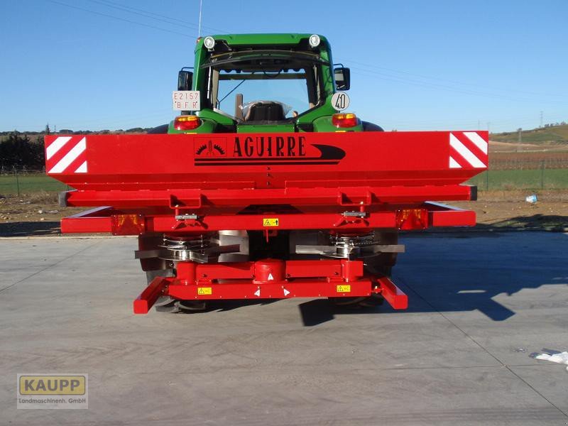 Düngerstreuer des Typs AGUIRRE DP 44, Neumaschine in Schwindegg (Bild 2)