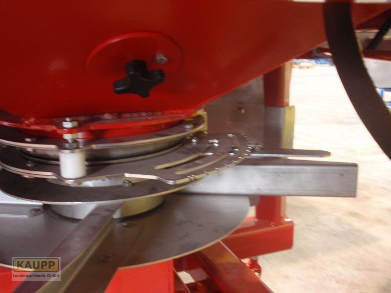 Düngerstreuer des Typs AGUIRRE DP 44, Neumaschine in Schwindegg (Bild 3)