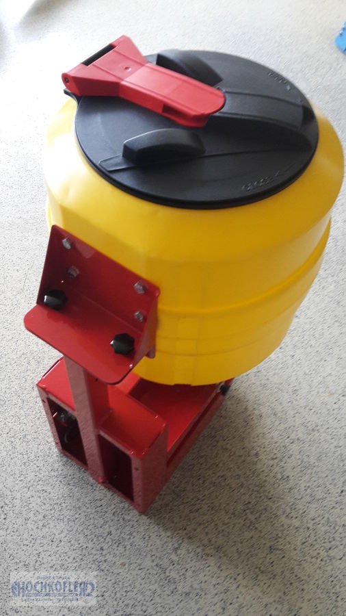 Düngerstreuer des Typs Technik-Plus TP 90 Professional Kleinsamenstreuer 90 ltr., Neumaschine in Wies (Bild 6)