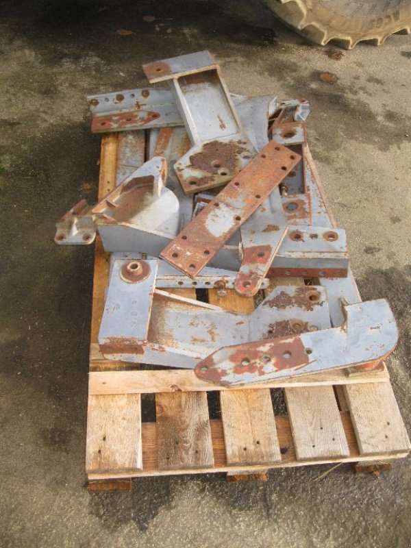 Frontladeranbaukonsole des Typs Faucheux Pour Deutz DX 3.60, Gebrauchtmaschine in BRECE (Bild 4)