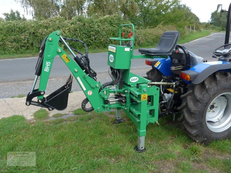 Bagger des Typs Geo BH5 Heckbagger Anbaubagger Bagger Neu Traktor, Neumaschine in Osterweddingen / Magdeburg (Bild 1)