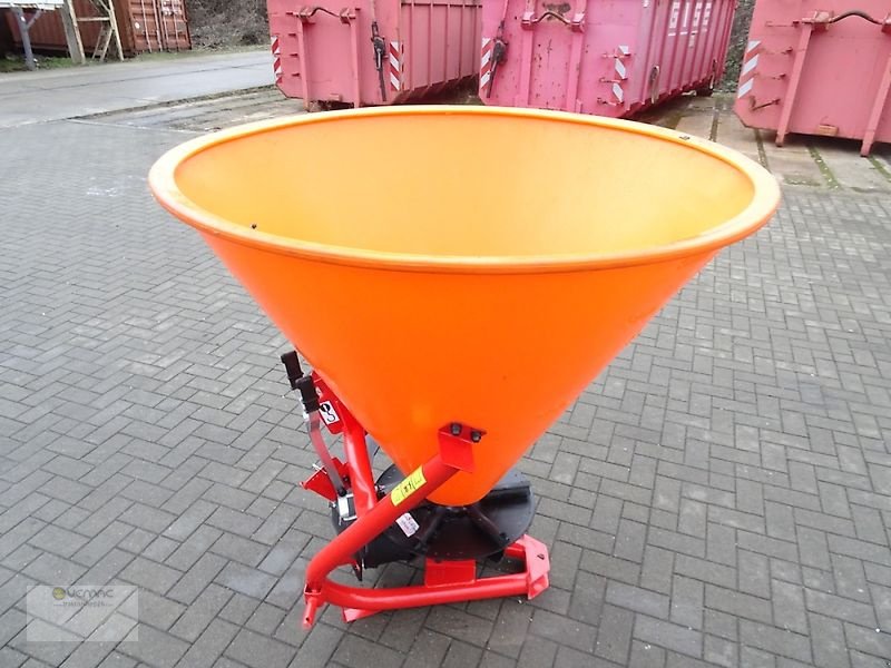 Schneepflug des Typs Dexwal Salzstreuer Düngerstreuer Streuer Trichterstreuer 400 Liter, Neumaschine in Sülzetal OT Osterweddingen (Bild 4)