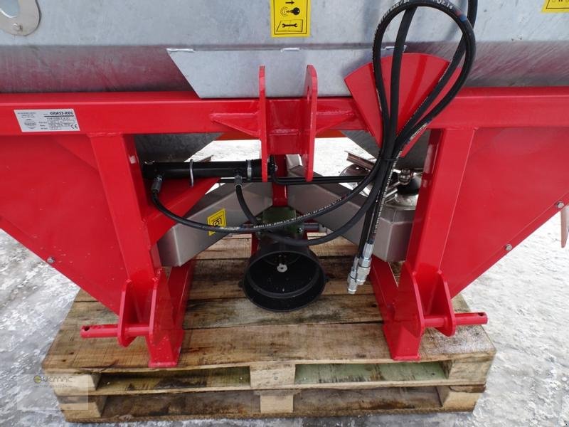 Schneepflug des Typs Vemac Zweischeibenstreuer 2 Scheiben Streuer Salzstreuer 1000L, Neumaschine in Sülzetal OT Osterweddingen (Bild 8)