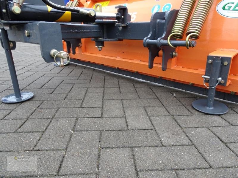 Schneepflug des Typs Vemac SPN175 175cm Schneeschild Schneeschieber Schneepflug Neu, Neumaschine in Sülzetal OT Osterweddingen (Bild 13)