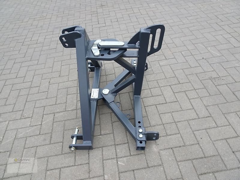 Sandstreuer & Salzstreuer des Typs Vemac Nachlaufeinrichtung für Reitbahnplaner Reitplatzplaner Planer Platzplaner Adapter Neu, Neumaschine in Sülzetal OT Osterweddingen (Bild 1)