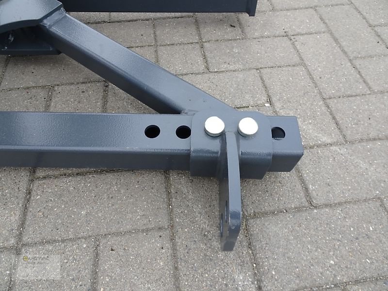 Sandstreuer & Salzstreuer des Typs Vemac Nachlaufeinrichtung für Reitbahnplaner Reitplatzplaner Planer Platzplaner Adapter Neu, Neumaschine in Sülzetal OT Osterweddingen (Bild 5)