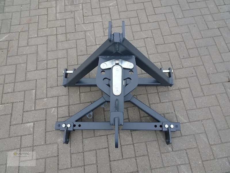 Sandstreuer & Salzstreuer des Typs Vemac Nachlaufeinrichtung für Reitbahnplaner Reitplatzplaner Planer Platzplaner Adapter Neu, Neumaschine in Sülzetal OT Osterweddingen (Bild 7)