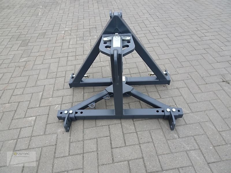 Sandstreuer & Salzstreuer des Typs Vemac Nachlaufeinrichtung für Reitbahnplaner Reitplatzplaner Planer Platzplaner Adapter Neu, Neumaschine in Sülzetal OT Osterweddingen (Bild 3)