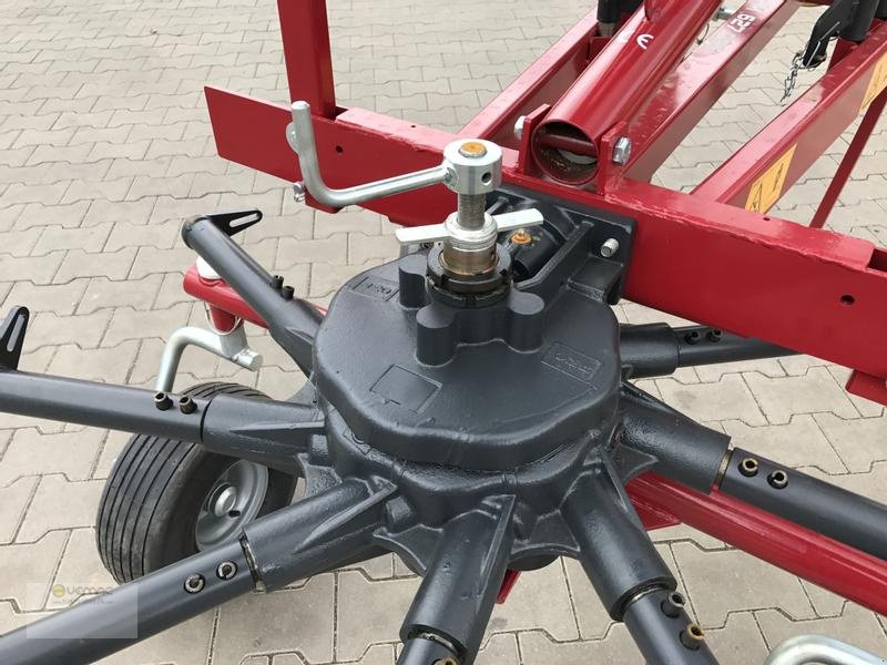 Schwader des Typs Agromehanika Kreiselschwader 320cm 3,2m Heuschwader Schwader Einkreisel Kreiselheuschwader NEU, Neumaschine in Osterweddingen / Magdeburg (Bild 5)