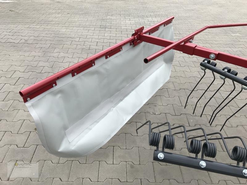 Schwader des Typs Agromehanika Kreiselschwader 320cm 3,2m Heuschwader Schwader Einkreisel Kreiselheuschwader NEU, Neumaschine in Osterweddingen / Magdeburg (Bild 16)