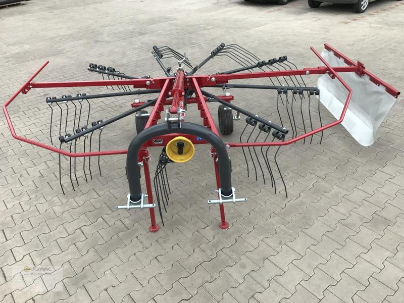 Schwader des Typs Agromehanika Kreiselschwader 320cm 3,2m Heuschwader Schwader Einkreisel Kreiselheuschwader NEU, Neumaschine in Osterweddingen / Magdeburg (Bild 14)