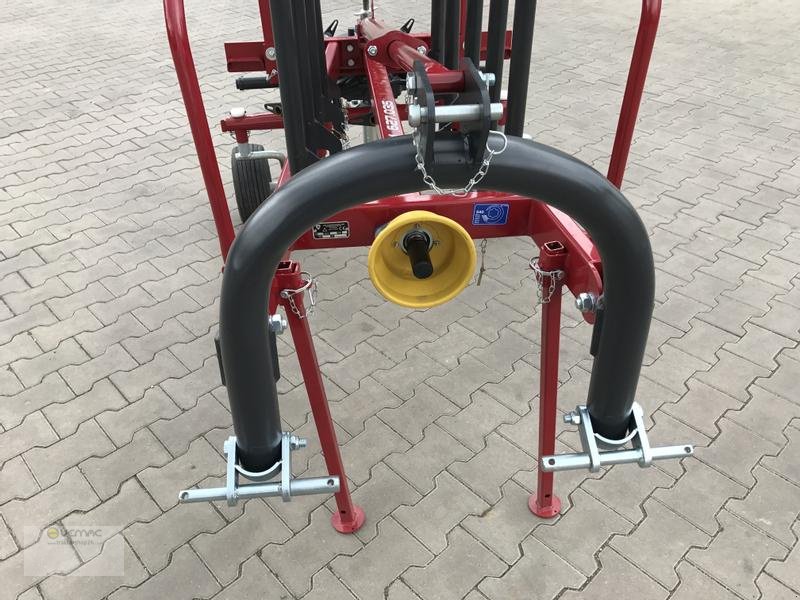 Schwader des Typs Agromehanika Kreiselschwader 320cm 3,2m Heuschwader Schwader Einkreisel Kreiselheuschwader NEU, Neumaschine in Osterweddingen / Magdeburg (Bild 2)