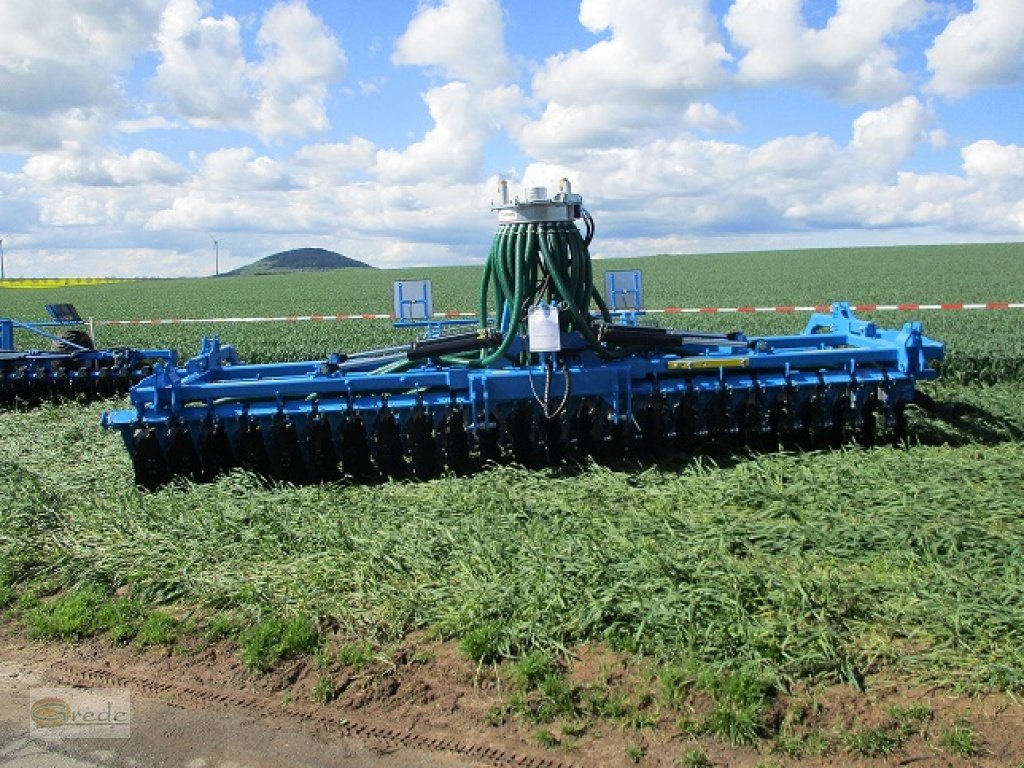 Kurzscheibenegge des Typs Agroland TITANUM (HEAVY) AB 6,0 m mit Gülleverteiler Vogelsang, Neumaschine in Bad Emstal (Bild 8)