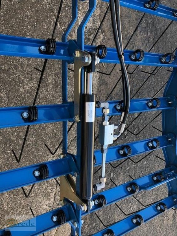 Striegeltechnik & Hacktechnik des Typs Hatzenbichler Originalstriegel 12 m, hydraulische Verstellung, Vorführgerät, Neumaschine in Bad Emstal (Bild 3)